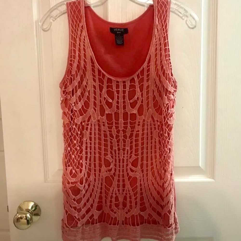 Coral tank with accent